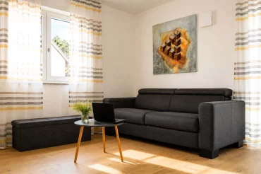Wohnesszimmer & Küche - Sofaidyll eingeklappt - stilvoll eingerichtetes Wohnzimmer
