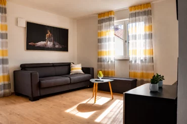 Wohnesszimmer & Küche - Sofaidyll eingeklappt - stilvoll eingerichtetes Wohnzimmer