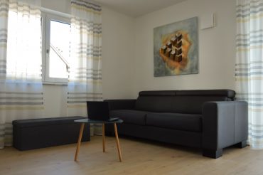 Wohnesszimmer & Küche - Sofaidyll eingeklappt - stilvoll eingerichtetes Wohnzimmer