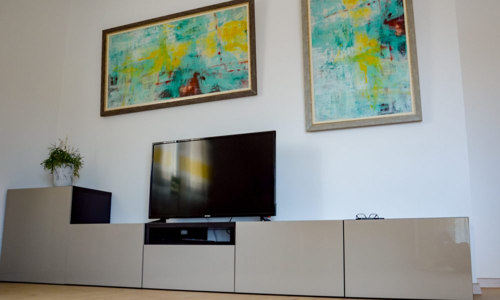 Wohnesszimmer & Küche - Sideboard mit TV (Netflix inklusive)