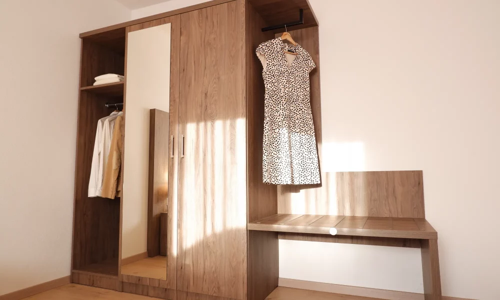 großes Schlafzimmer - großer gräumiger Wandschrank